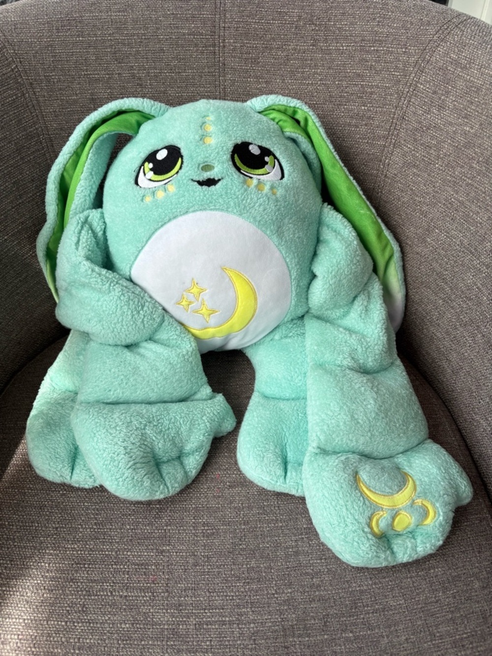 JUMBO WEIGHTED STUFFED ANIMAL
ECHO. Mint green